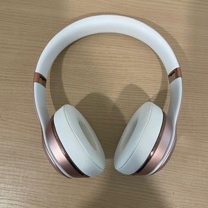 Rose Gold Beats Solo Wireless